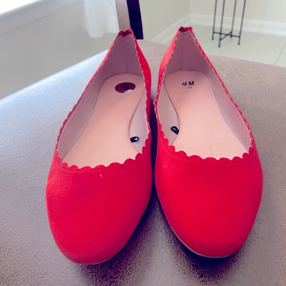 Scalloped flats